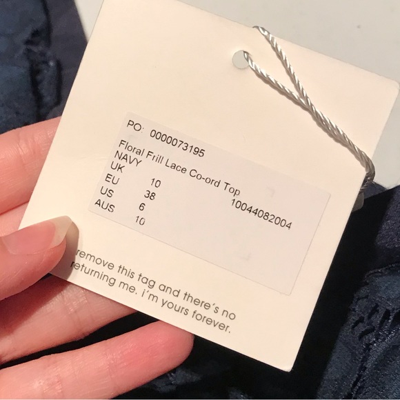 📦5/$50 NWT Missguided Floral Frill Lace Crop Top in Navy Blue Size 6 - Picture 3 of 4